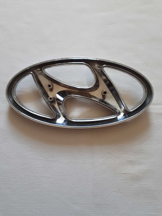 Эмблема  значок  шильдик  надпись  логотип   Hyundai  Оригинал