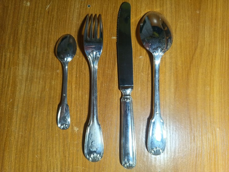 Посріблений набір столових приборів