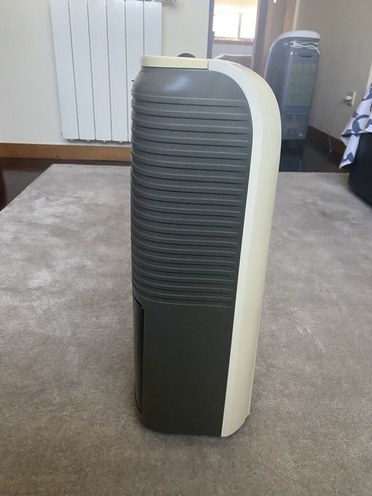 Desumificador portátil Electronia em ótimo estado.
