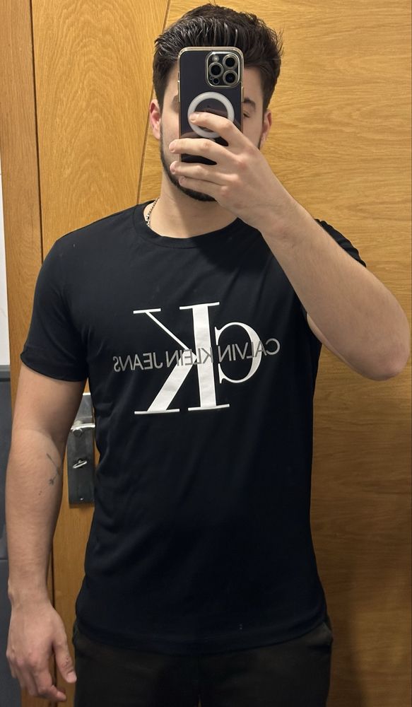 T-Shirt Calvin Klein Preta