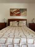 Quarto completo - Cama, Comoda, 2 mesas cabeceira, Roupeiro e Cadeirão