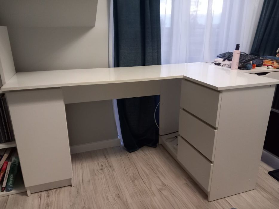 Duże biurko narożne z szufladami