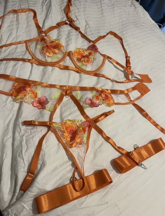 Комплекти жіночої білизни