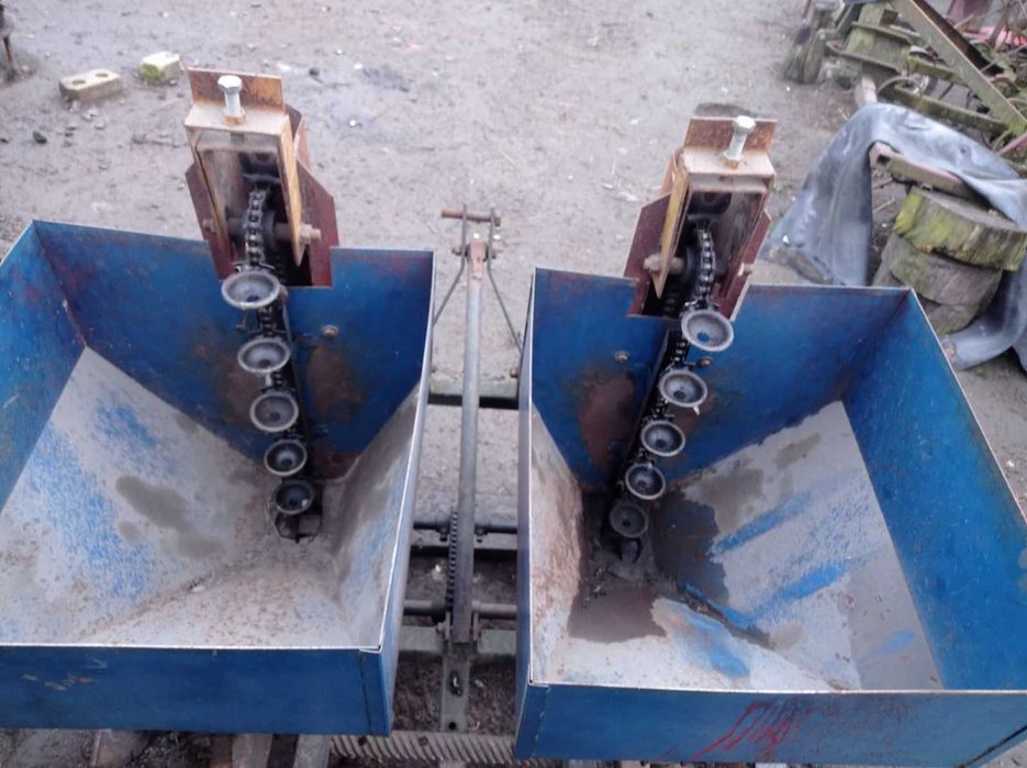 Продам картоплесаджалку .