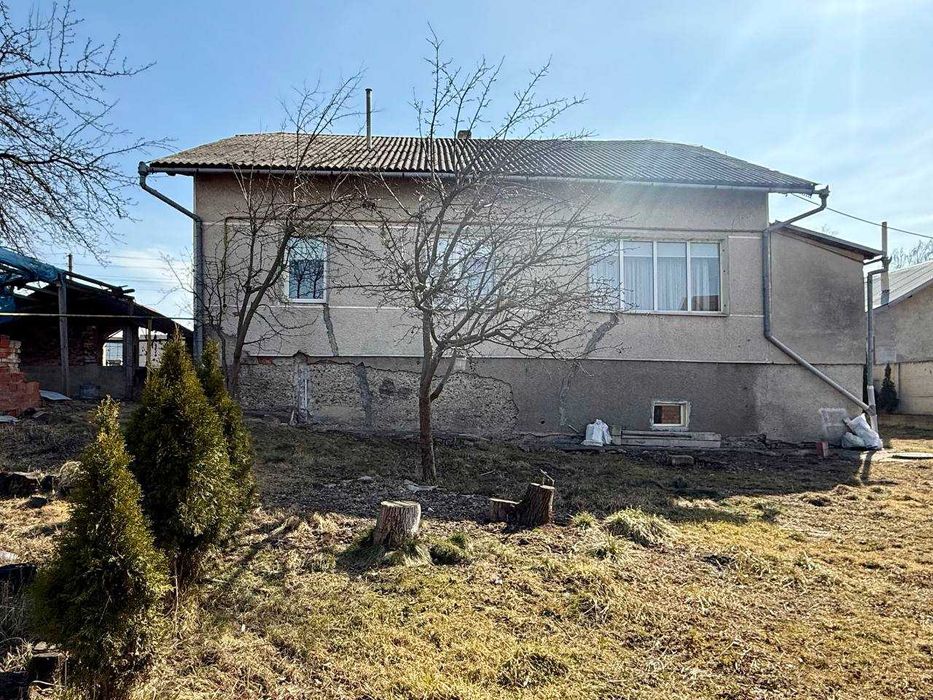 Продається приватний будинок в 5-ти хв. від Івано-Франківська