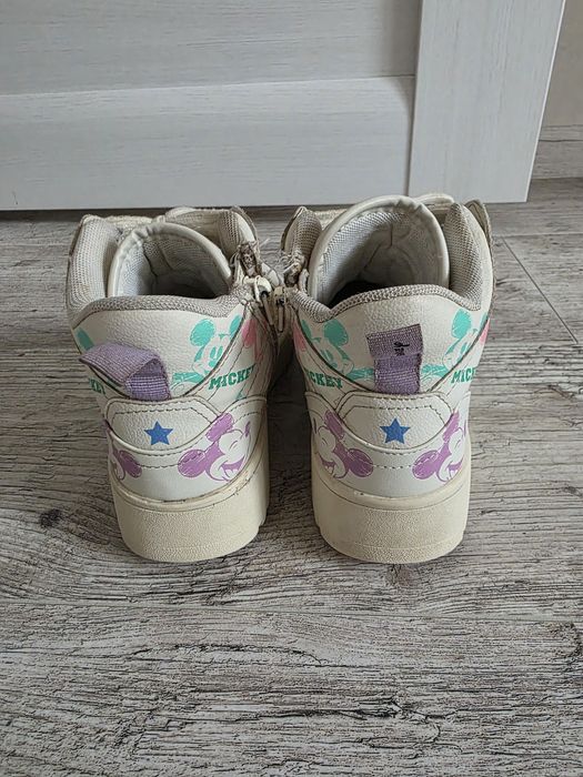 Хайтопи  Zara для дівчинки.