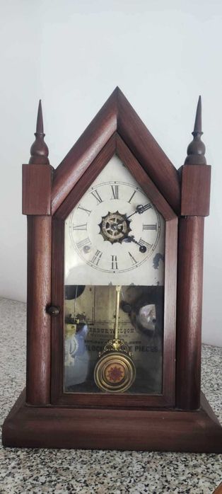 Relógio de capela antigo da Waterbury Clock, 1895