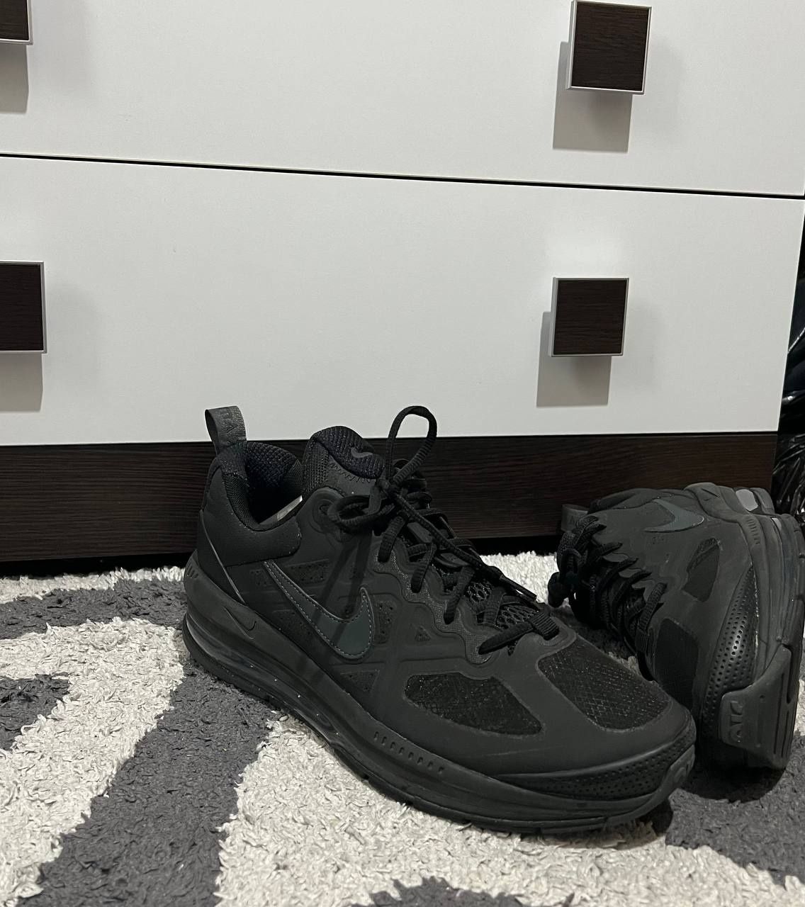 Кросівки чоловічі Nike Air Max Genome Black CW1648-001
Стан кросівок х