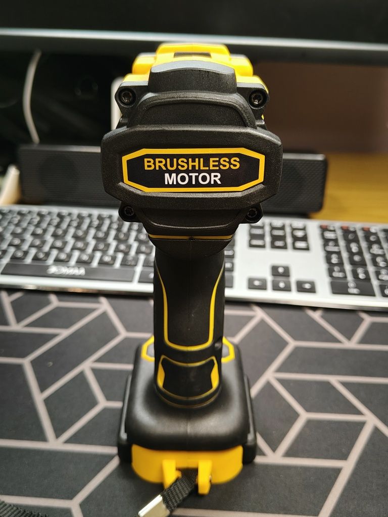 Шуруповерт DeWALT DCD805 18V (20V Max)