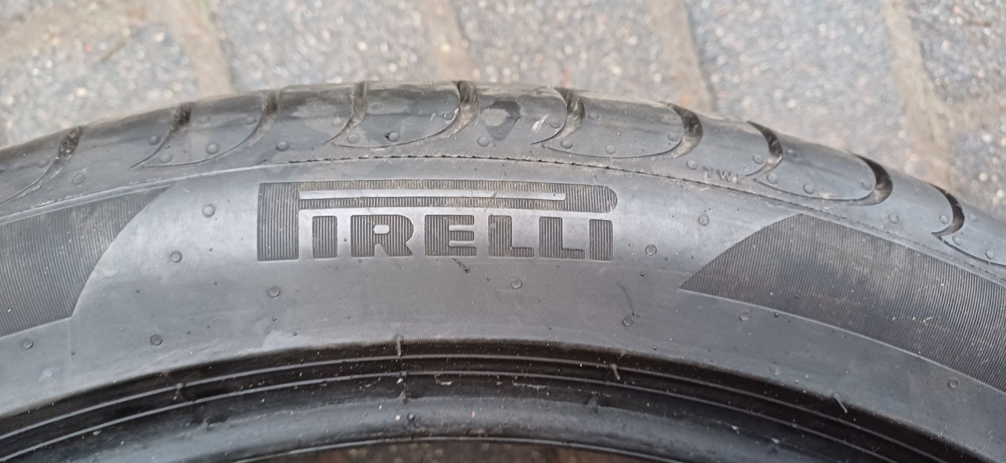 PIRELLI 245/40R19 98Y , pojedyńcza opona letnia.