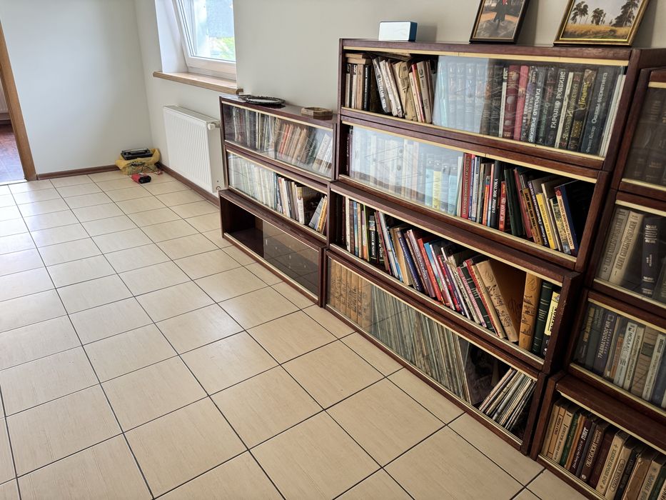 Продаж житлового будинку з землею