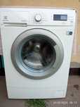 Пральна машина Electrolux (вузька)