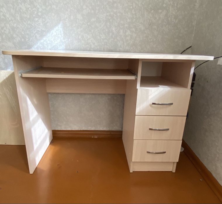 Письменный стол