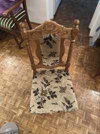 12 drewnianych krzeseł do salonu