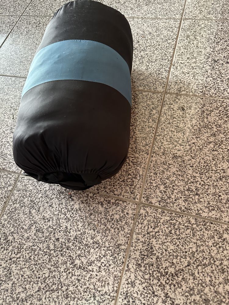 2 sacos cama e lanterna