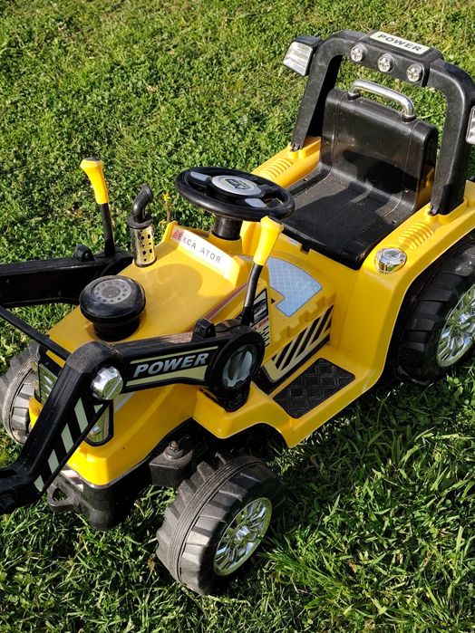 Ciągnik dla dzieci na akumulator