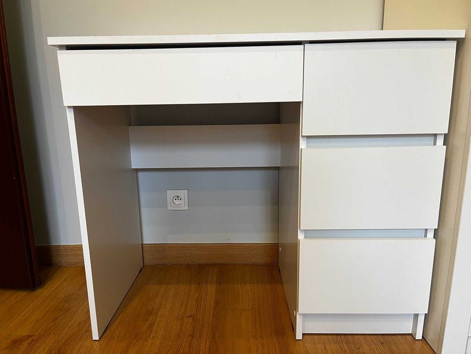 biurko/toaletka z lustrem