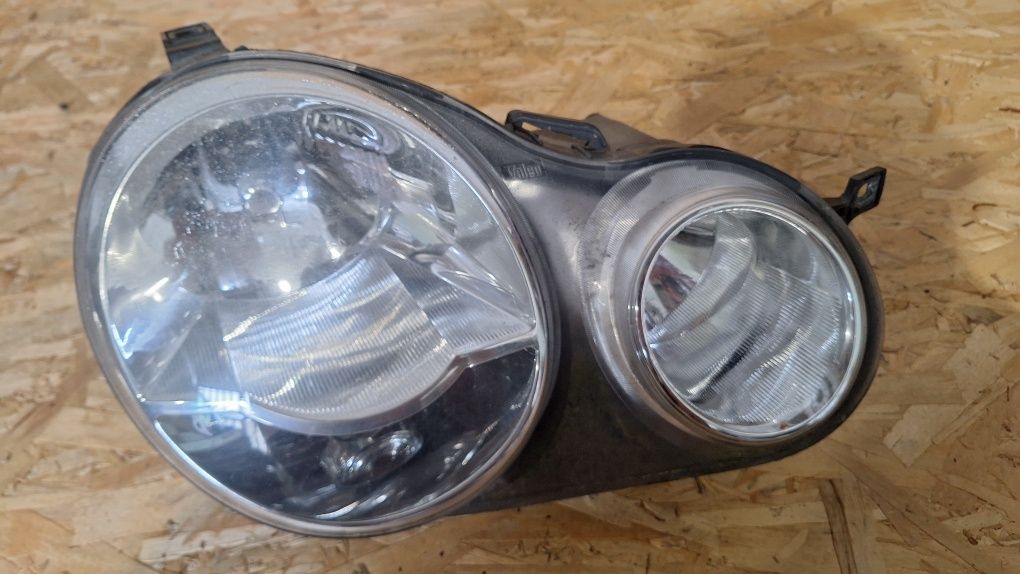 Lampa prawy przód vw polo 2003 r