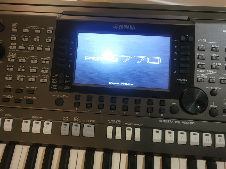 Yamaha psr s 770  yamaha tyros Roland korg