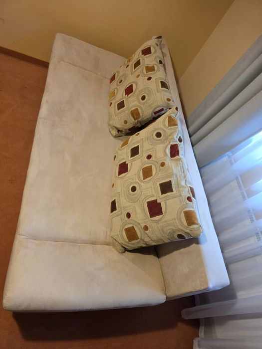 Beżowa sofa / kanapa rozkładana