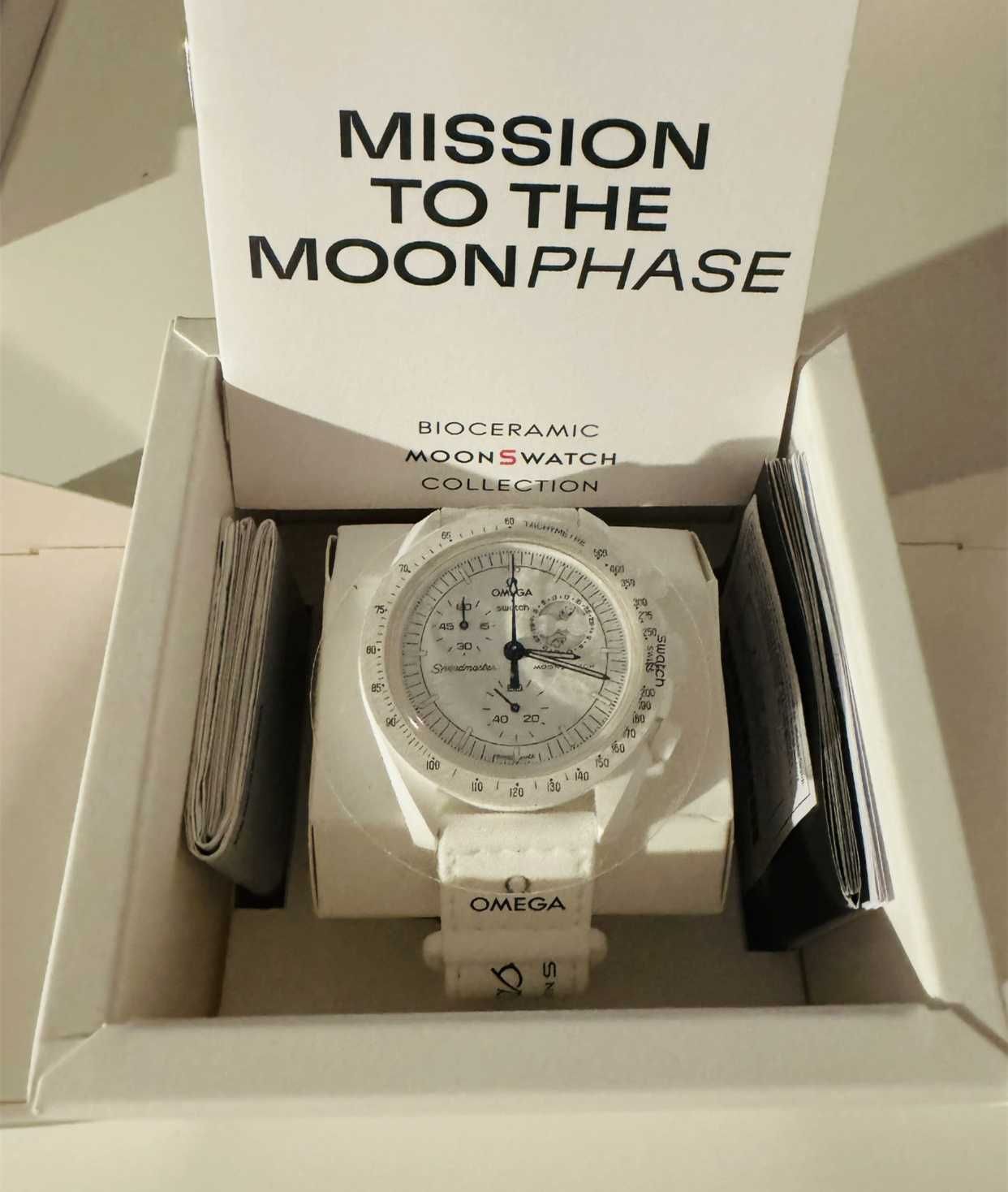 Swatch x Omega Bioceramic Moonswatch Mission To Moonphase Snoopy
