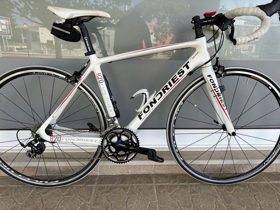 Bicicleta de estrada em carbono - Muitos extras