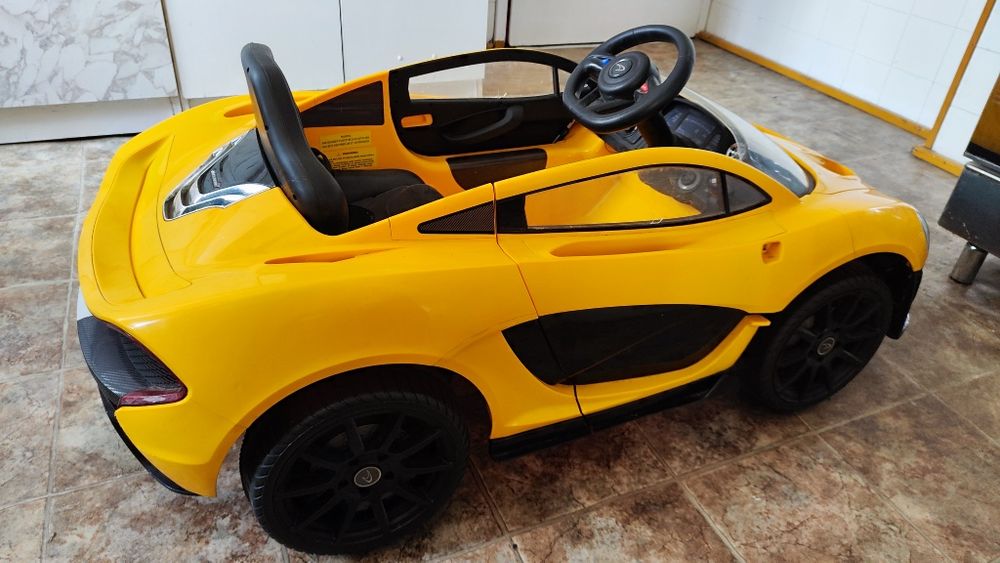 Pojazd / samochód akumulatorowy dla dzieci (McLaren)