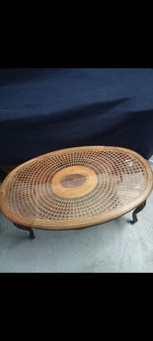 Mesa de centro em madeira tampo de vidro e verga