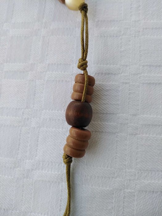 Colar com Plástico, Cerâmica e Madeira