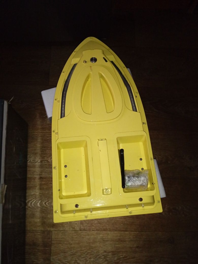 Продам карповий кораблик Flytec v700