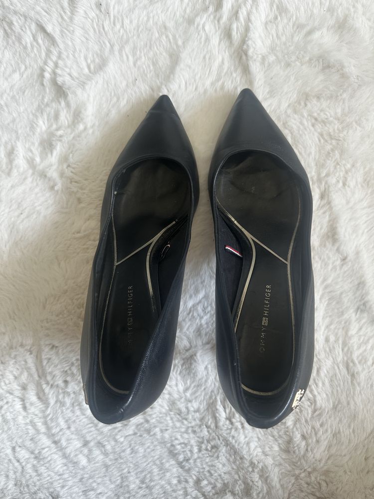 Buty szpilki czółenka czarne Tommy Hilfiger 39