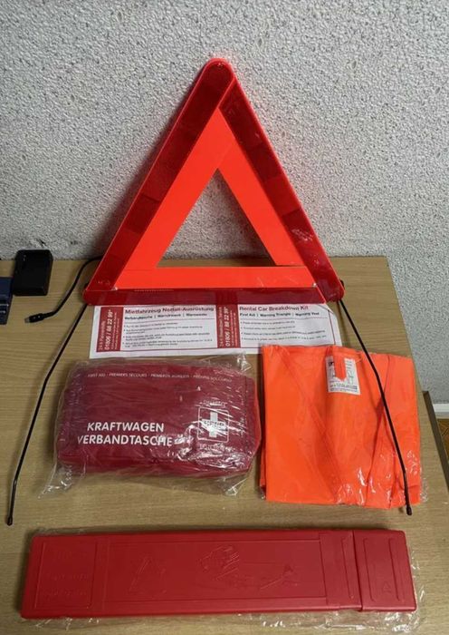 Аптечки,знак,желетка. Германія.