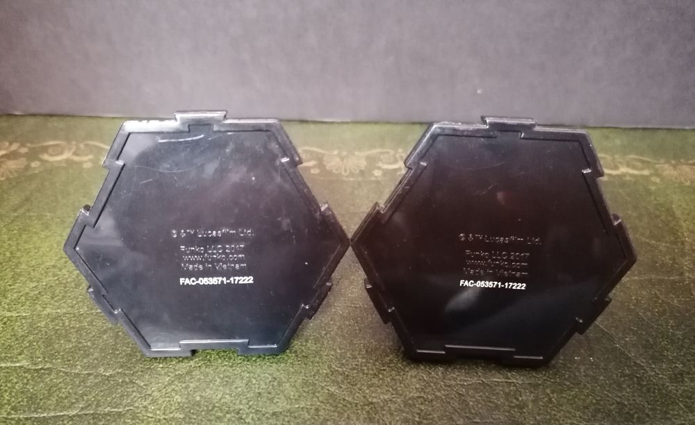 2 figuras de ação da Star Wars, robôs Bb-9e e Bb-8