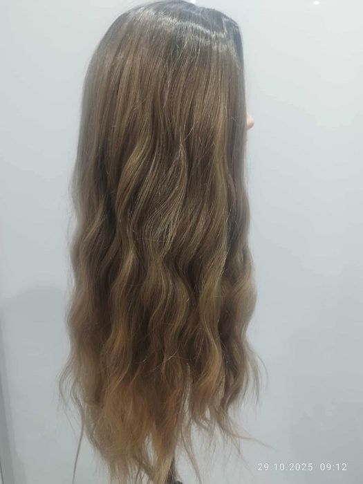 Syntetyczna peruka Atayou .Włosy długie ok 70cm delikatnie cieniowane