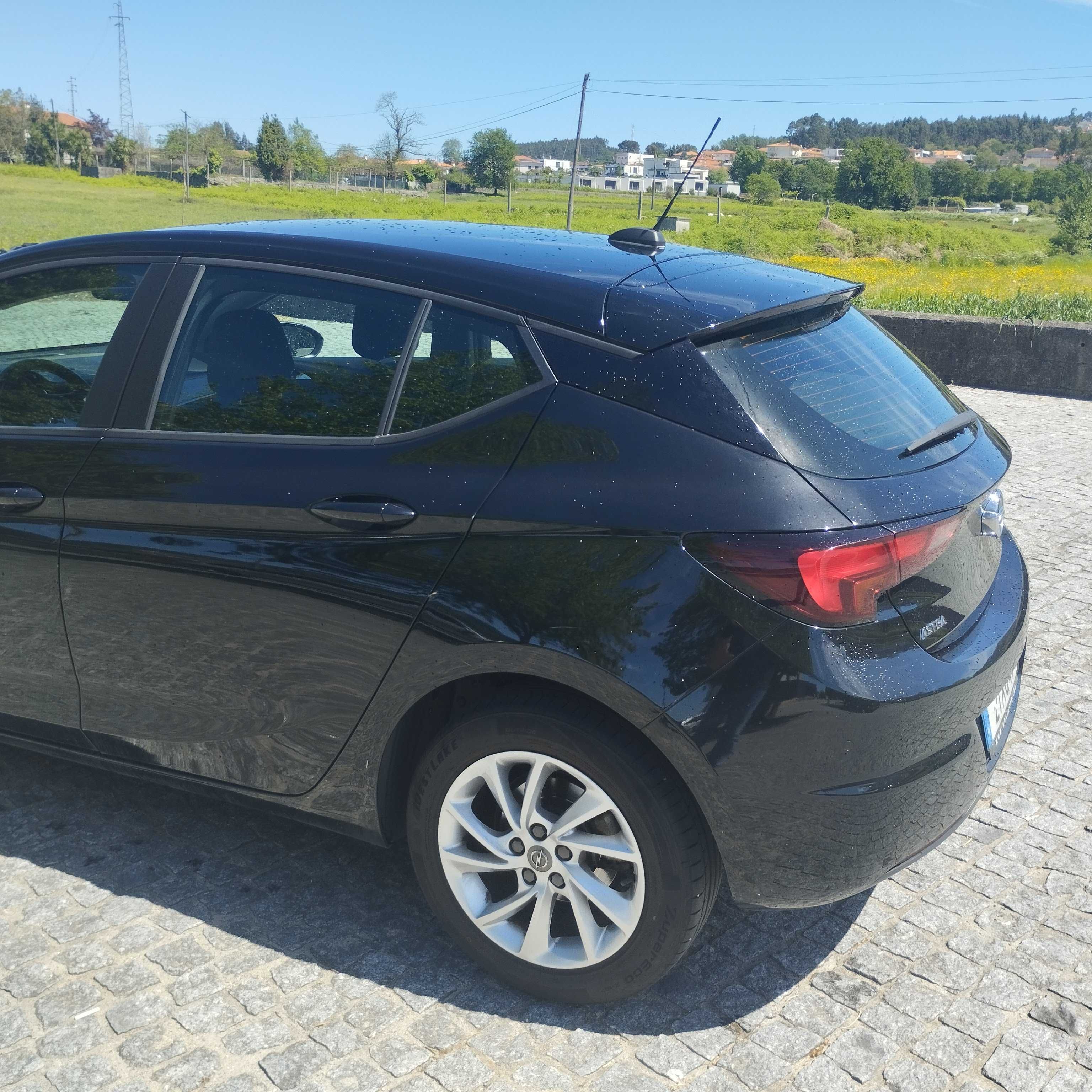 Opel Astra 1.0 Gasolina 2019 (A/C Automático e bi-zona)