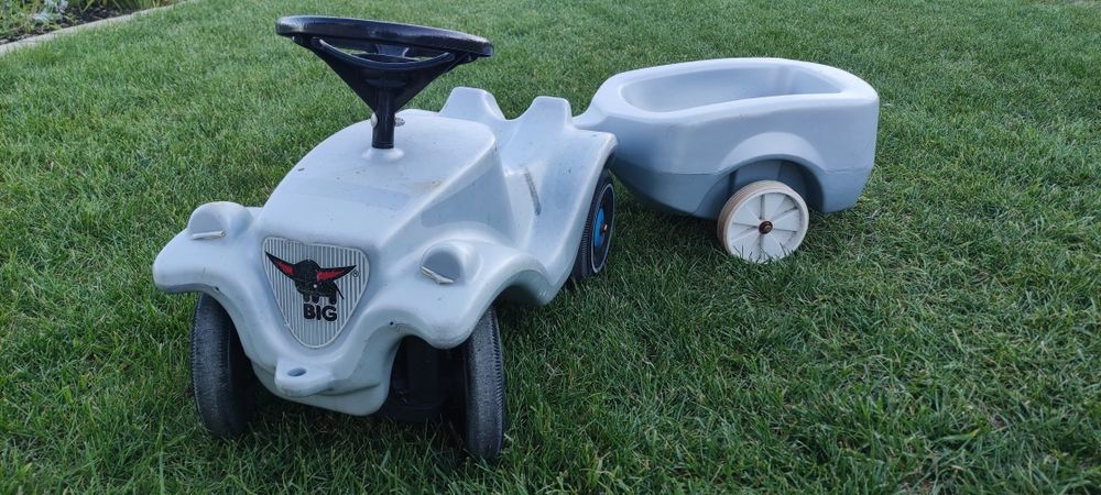 Szary Jeździk Odpychacz Big Bobby Car Classic z przyczepką