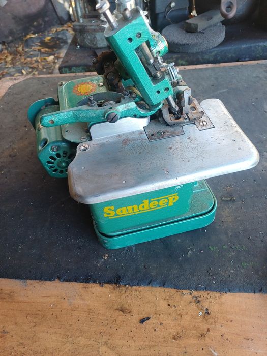 Швейная машинка  оверлок