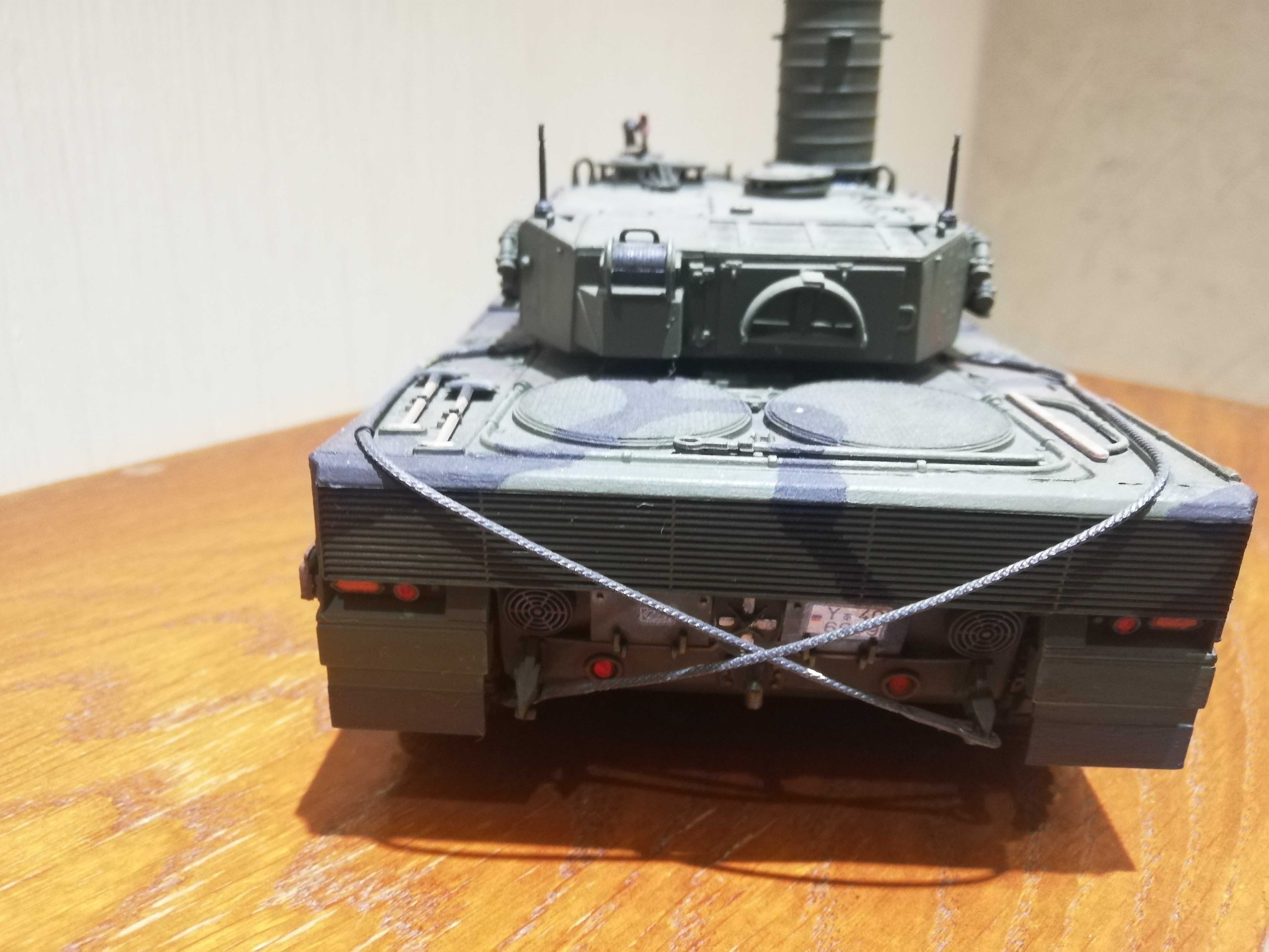 Модель танка Leopard 2A6, масштаб 1:35