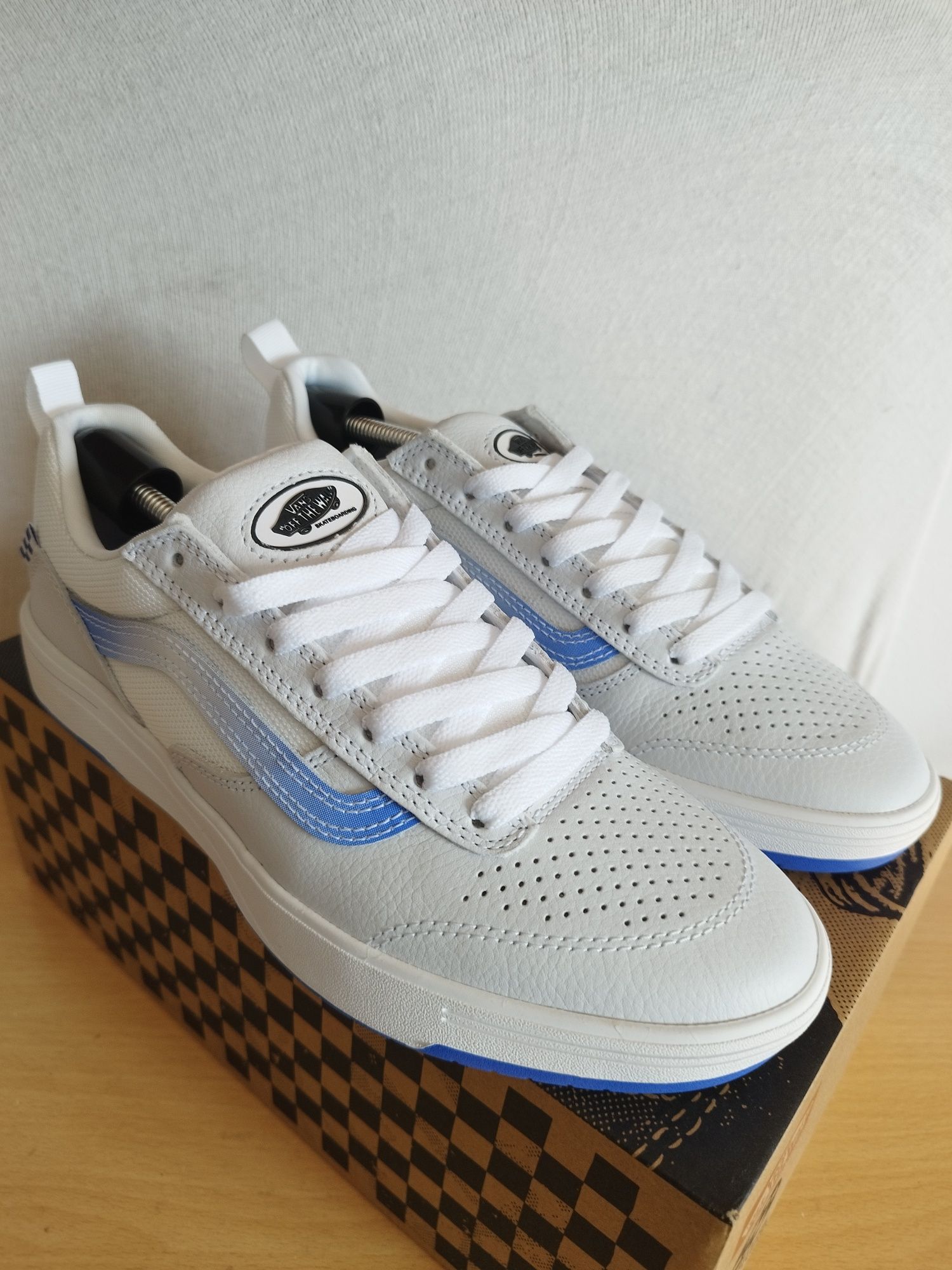 Vans tamanho 40 novos.