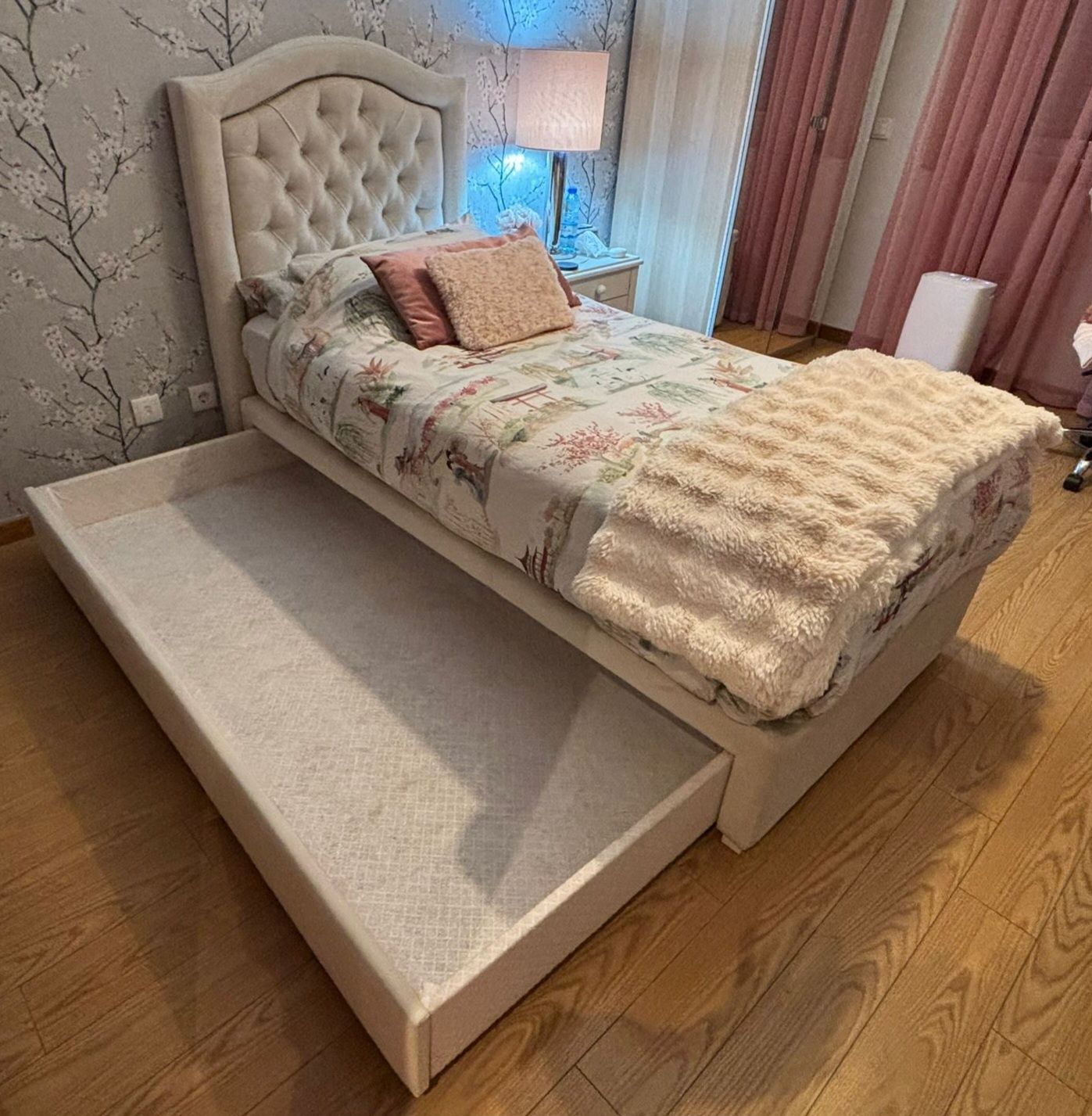Cama individual com cabeceira e colchão molaflex