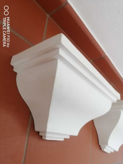 Apliques de gesso branco, usados, em otimo estado