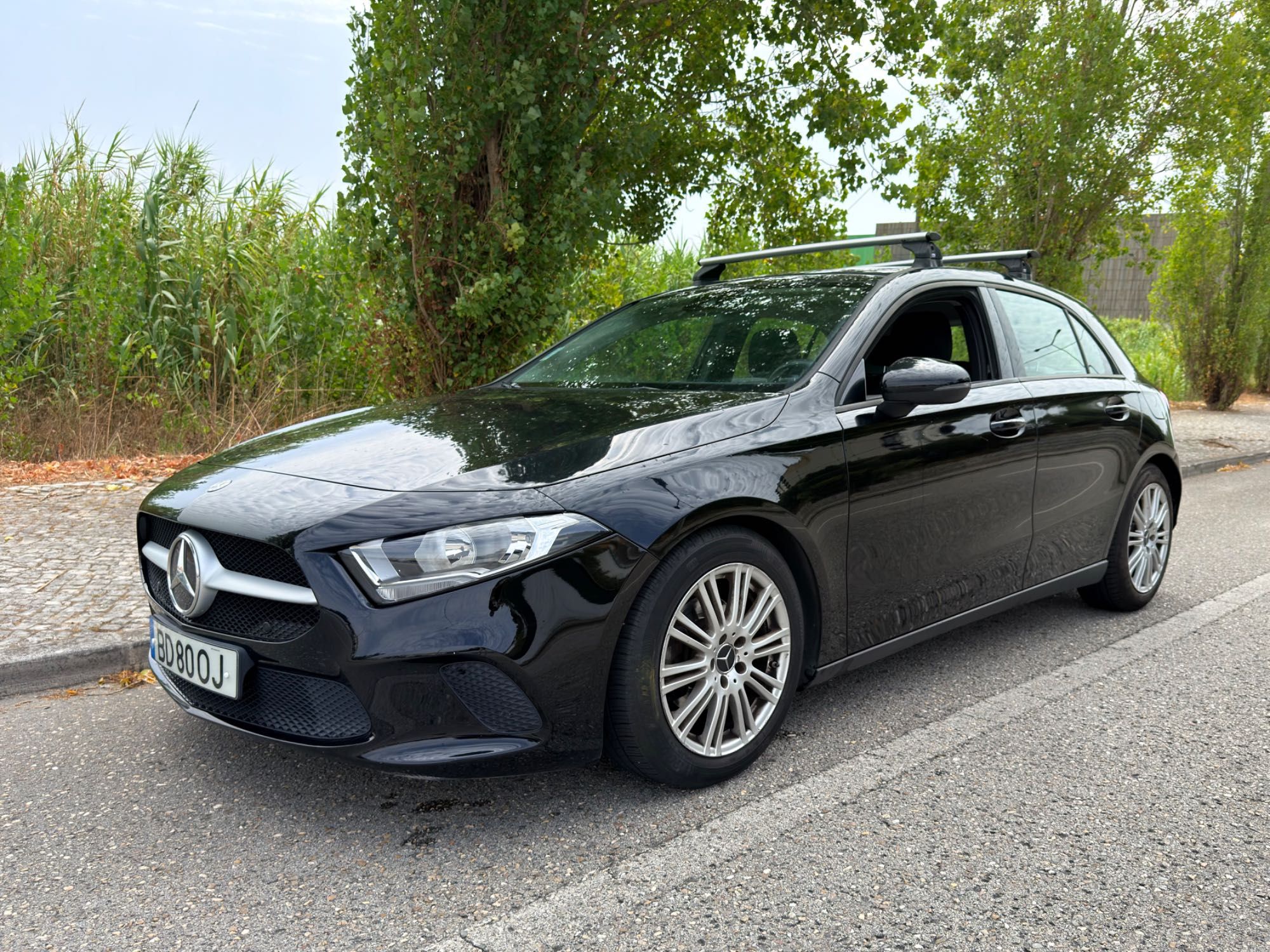 Vendo Mercedes-Benz Classe A 160, versão gasolina de 2020