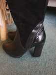 Botas em pele preta