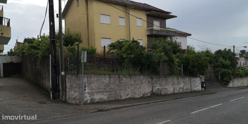 Moradia de R/C, 1º Andar, 2º Andar e Sótão em Proença-a-Nova