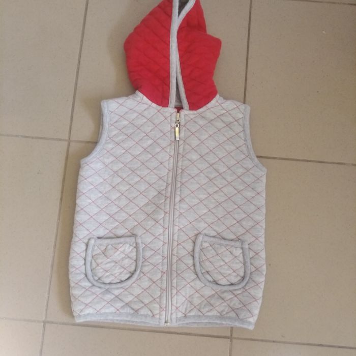 Bezrękawnik dziewczęcy na wzrost 98 cm