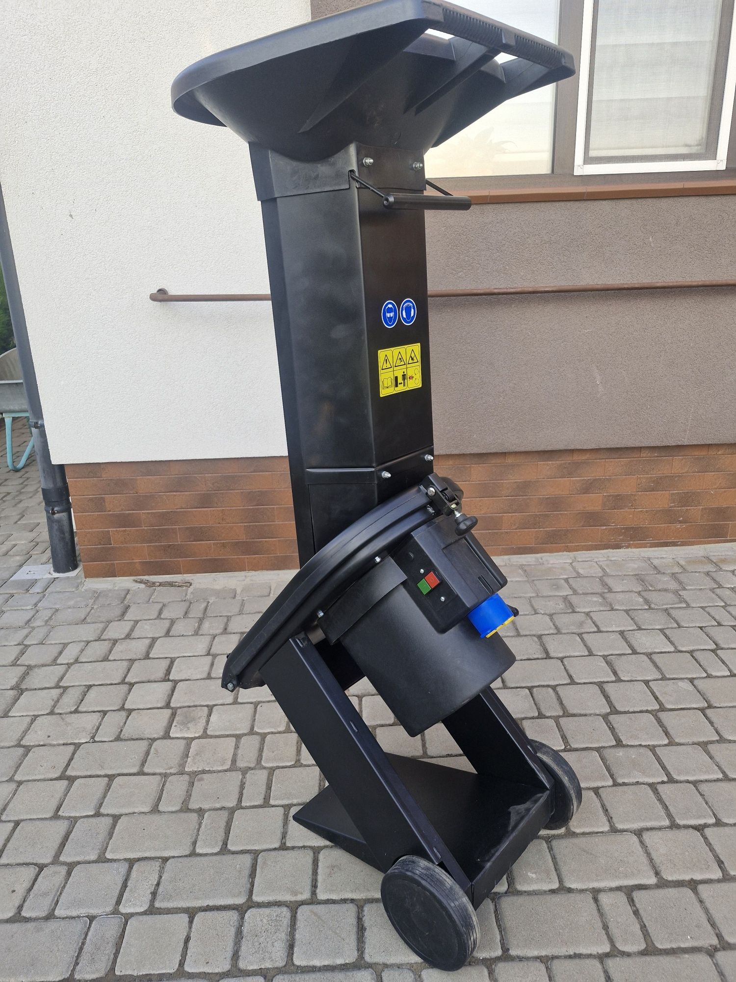 Подрібнювач гілок Scheppach Biostar 3000