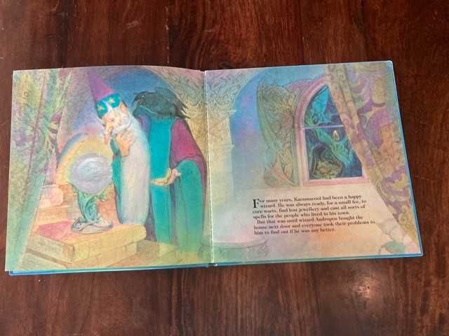 The Two Wizards with 9 magical holograms Książka po angielsku