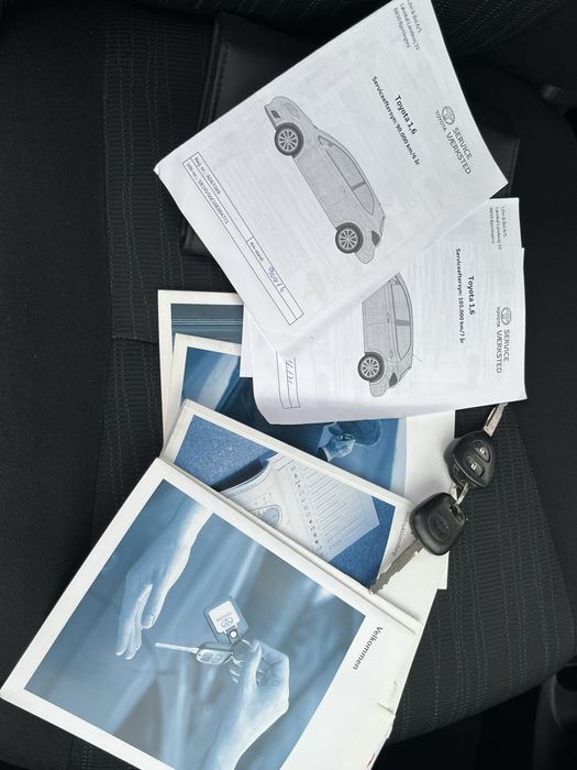 Тойота Auris 1.6 бензин