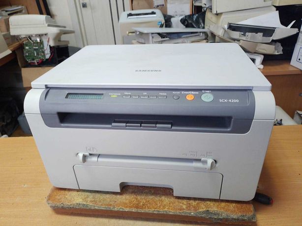 Лазерное МФУ Samsung SCX-4200 (принтер/сканер/копир) пробег 11000 стр.
