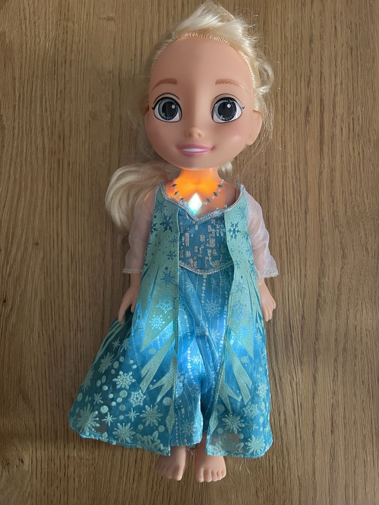 Lalka spiewajaca elsa kraina lodu